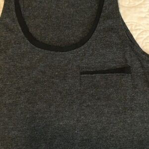 🚩 Sleeveless grey black top